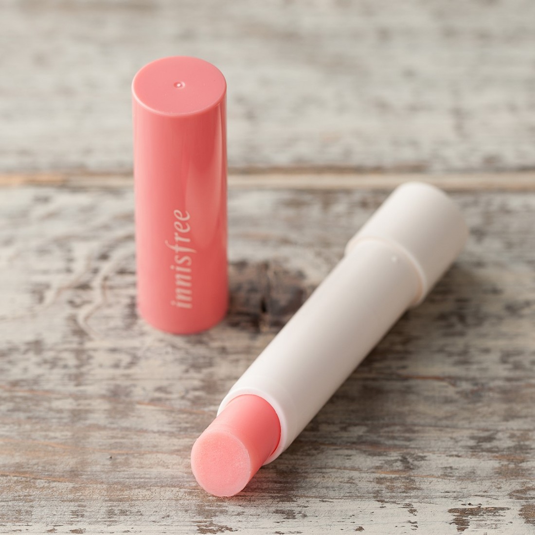 Тинт бальзам для губ golden. Innisfree Eco Flower Tint Balm. Бьюти Бом бальзам для губ тинт. Оттеночный бальзам для губ Eco Flower Tint Balm #01 (Azalea). Увлажняющий бальзам для губ с легким оттенком images, 125 и 120 отличия.